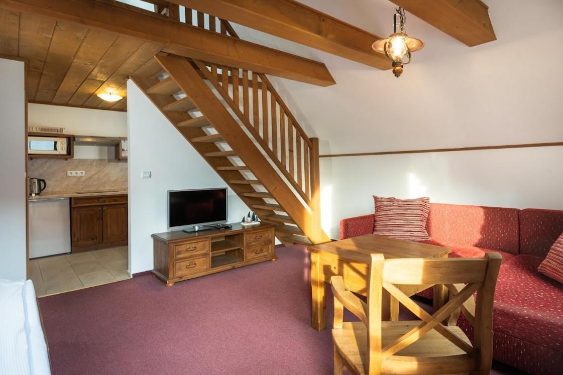 Apartmánový dom Vila Maroš Pavčina Lehota Esterno foto